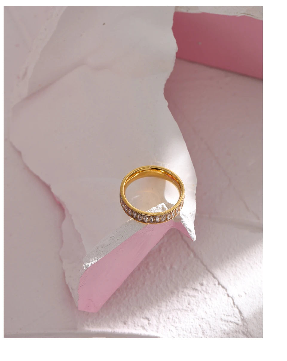 Anel de zircônia cúbica dourado