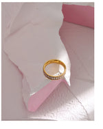 Anel de zircônia cúbica dourado