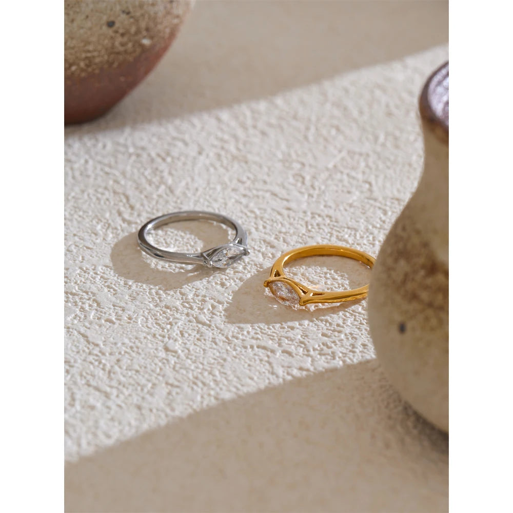 Anel de zircônia cúbica brilhante 18K