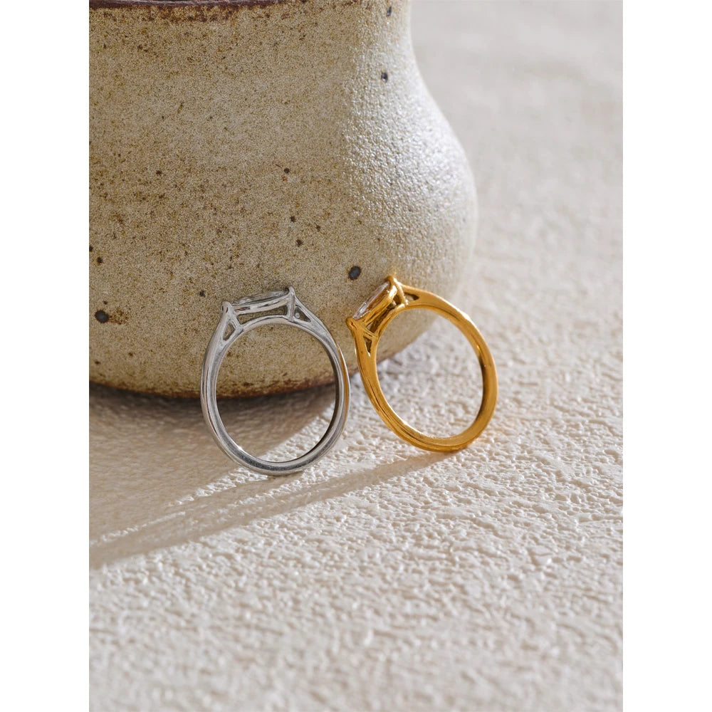 Anel de zircônia cúbica brilhante 18K