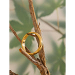 Anel dourado elegante