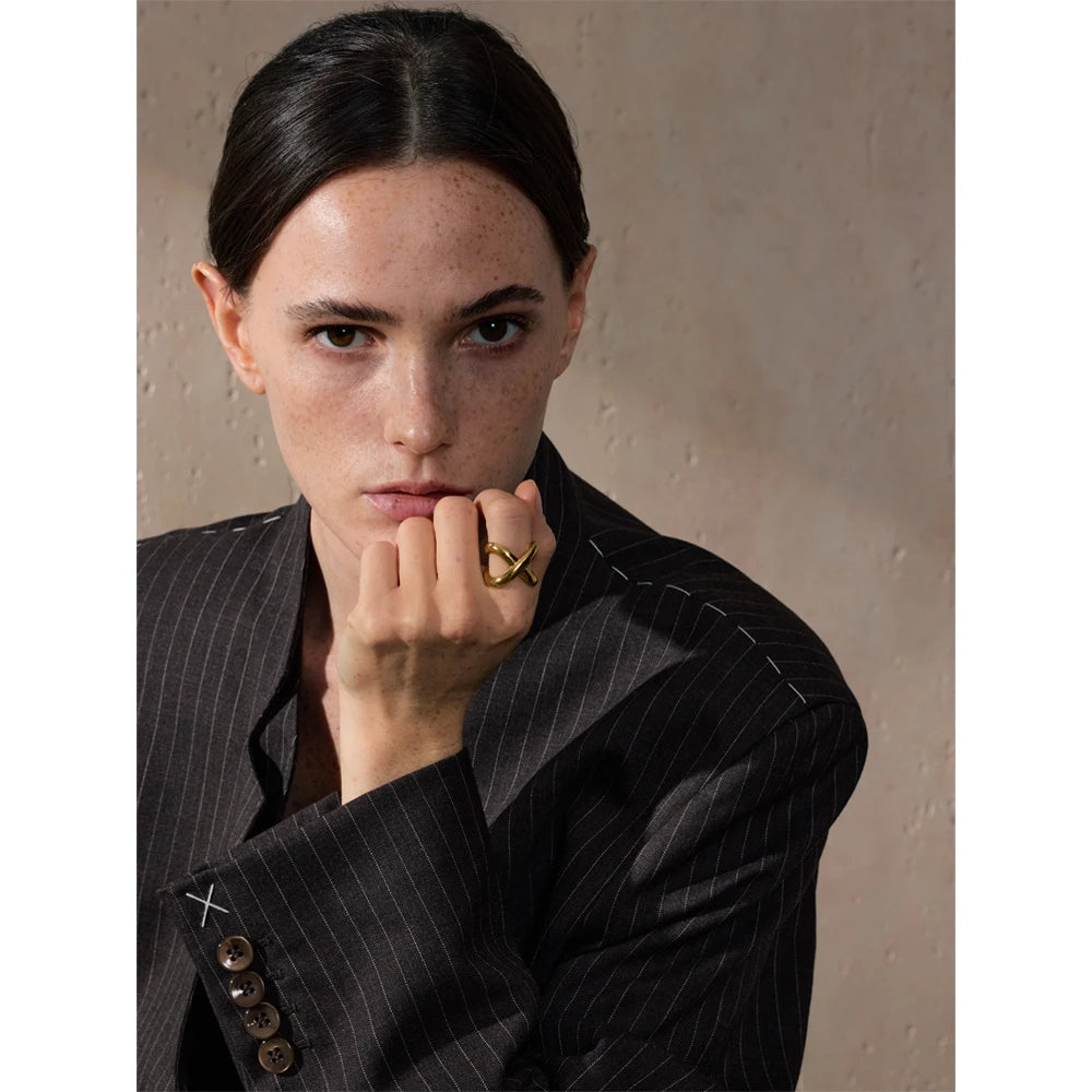 Anel de dedo geométrico em forma de X de aço inoxidável banhado a PVD à prova d'água metal liso joias polidas feitas à mão