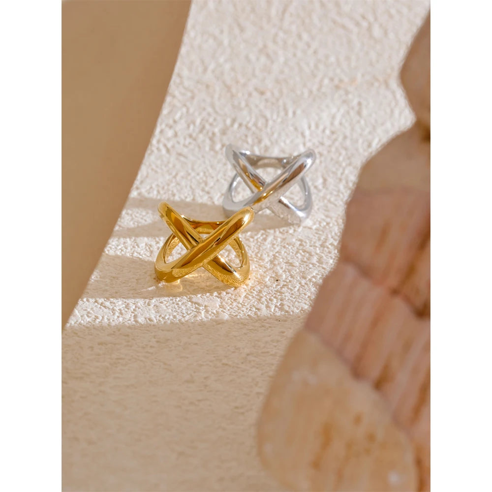 Anel de dedo geométrico em forma de X de aço inoxidável banhado a PVD à prova d'água metal liso joias polidas feitas à mão