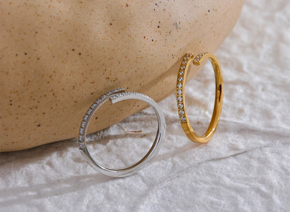 Anel zircônia cúbica dourado