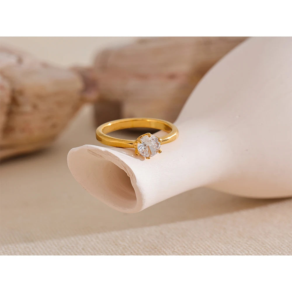 Anel clássico de zircônia cúbica de alta qualidade 18k cor dourada joias charmosas da moda em aço inoxidável