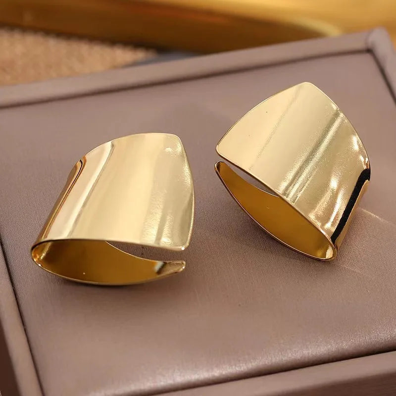 Brincos de metal assimétricos