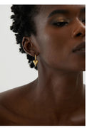 Brinco coracao dourado