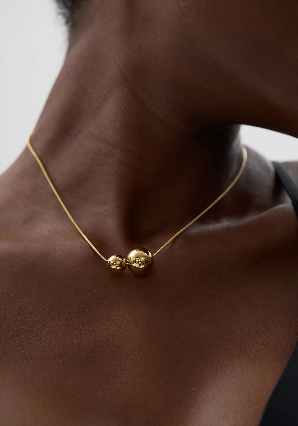 Colar esferas redondas