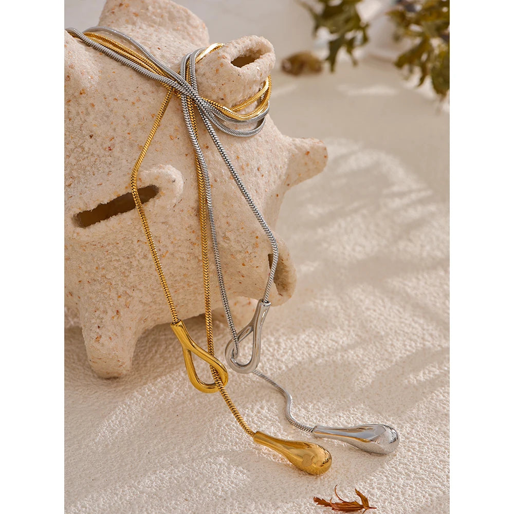 Colar requintado banhado cor de ouro