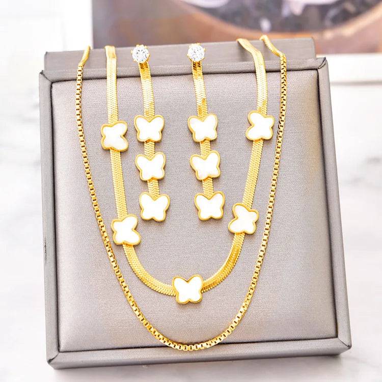 brincos e colar borboletas brancas