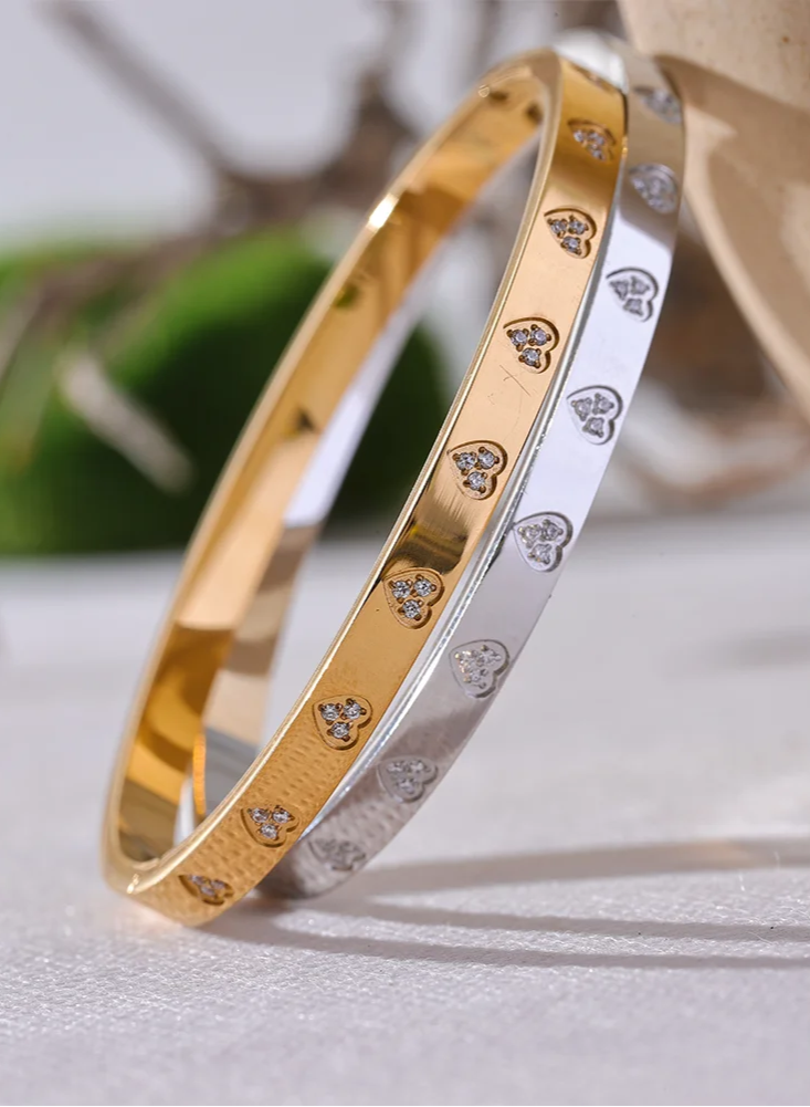 Pulseira Dourada de Coracao