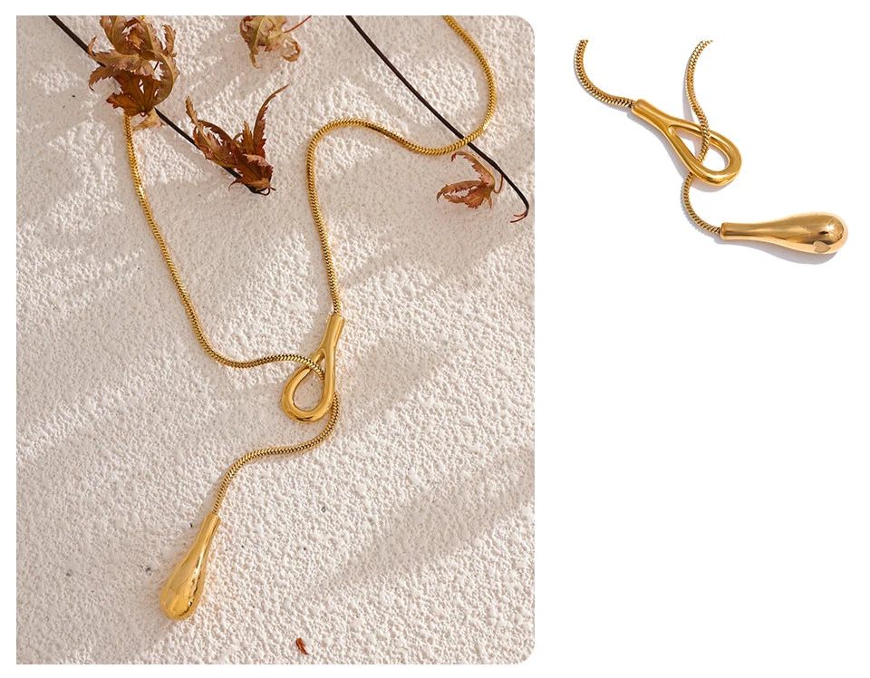 Colar requintado banhado cor de ouro