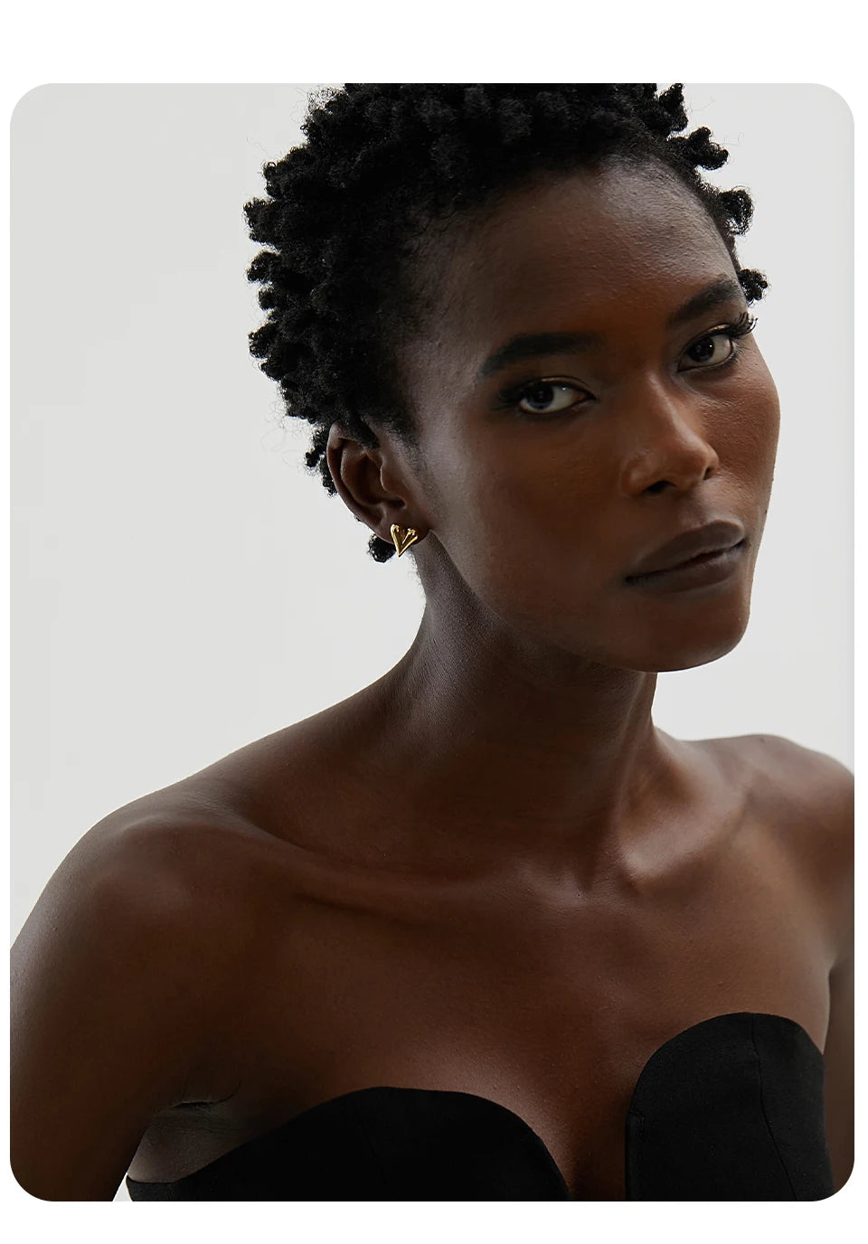 Brinco coracao dourado