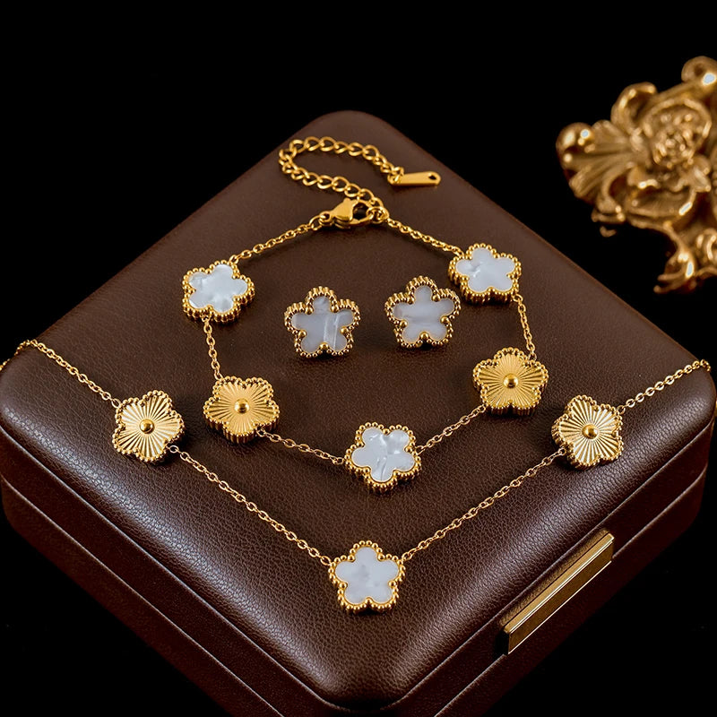 Conjunto de Joias Flor de Ameixa