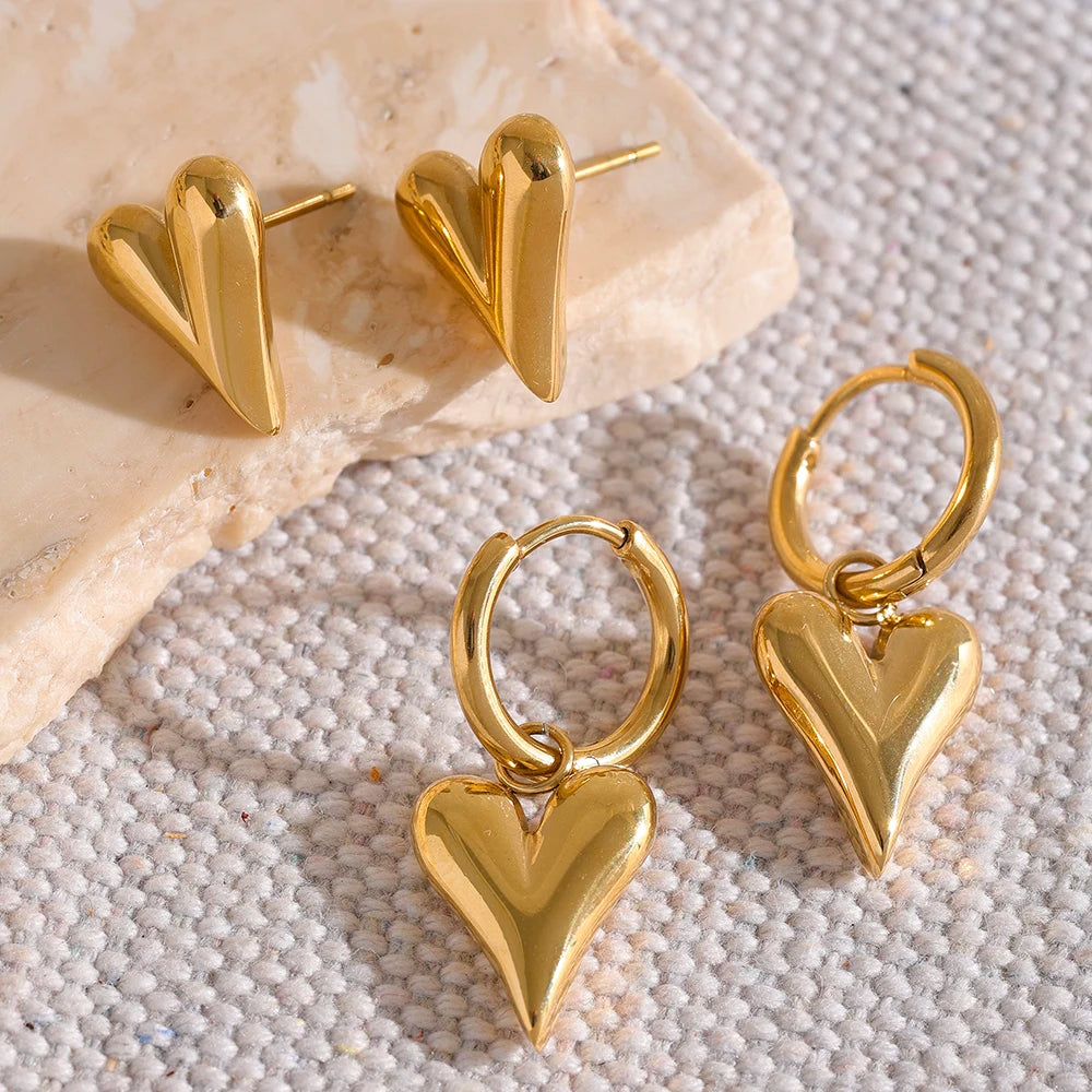 Brincos de argola coração dourado