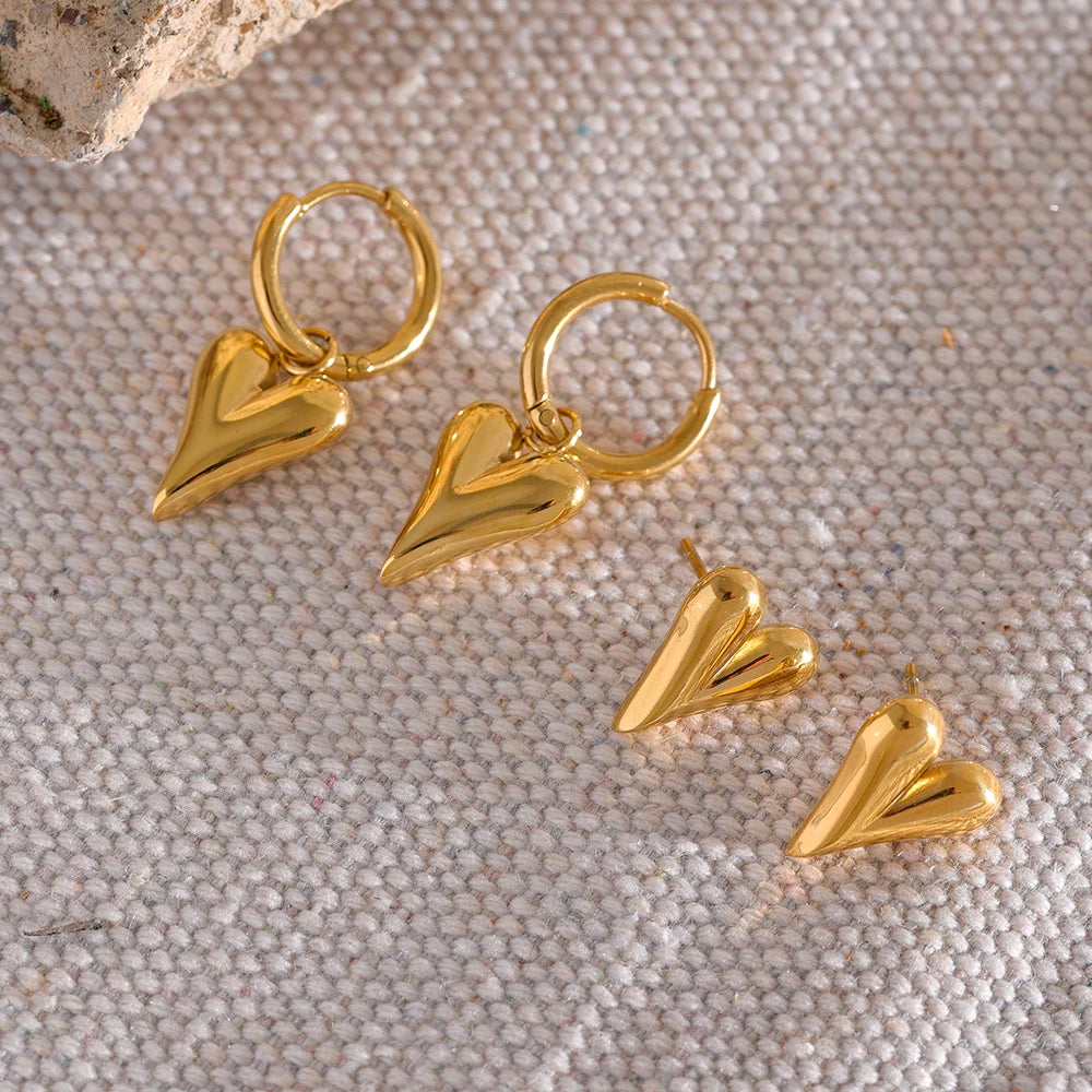 Brincos de argola coração dourado
