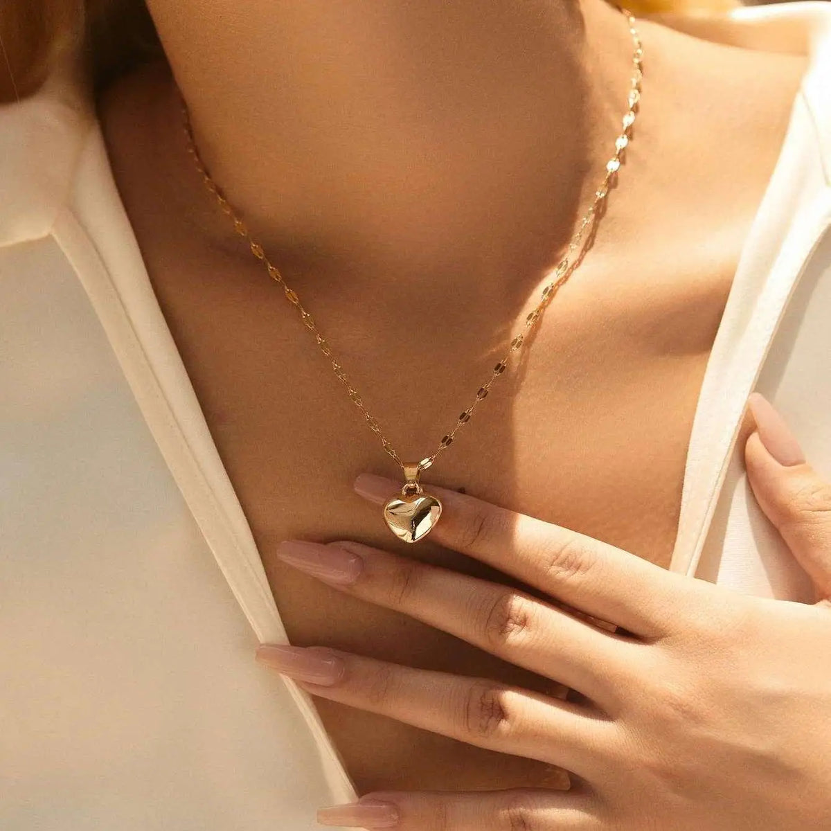 Colar de coracao dourado