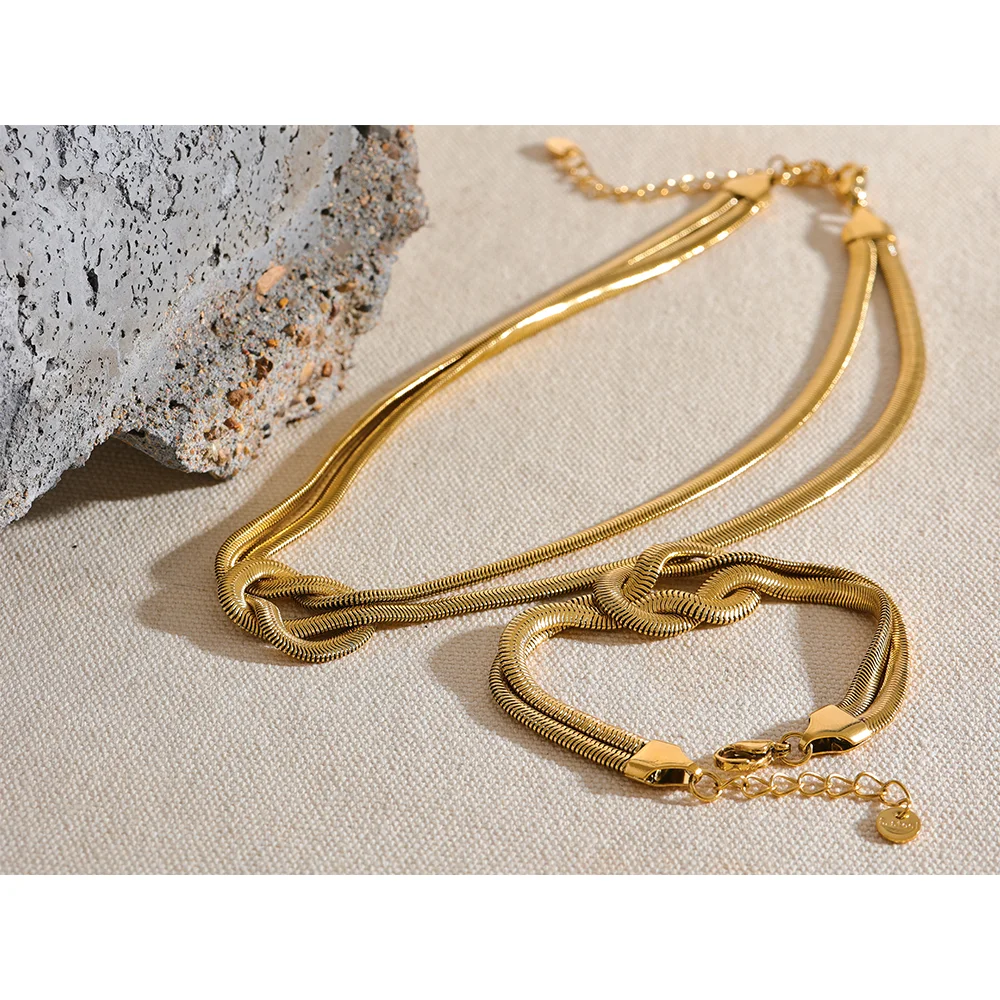 Colar nó dourado e pulseira