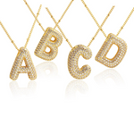 Pingente de colar com letras iniciais gravadas para presente