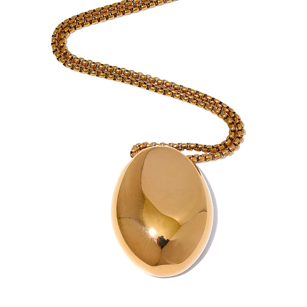 Colar oval pingente
