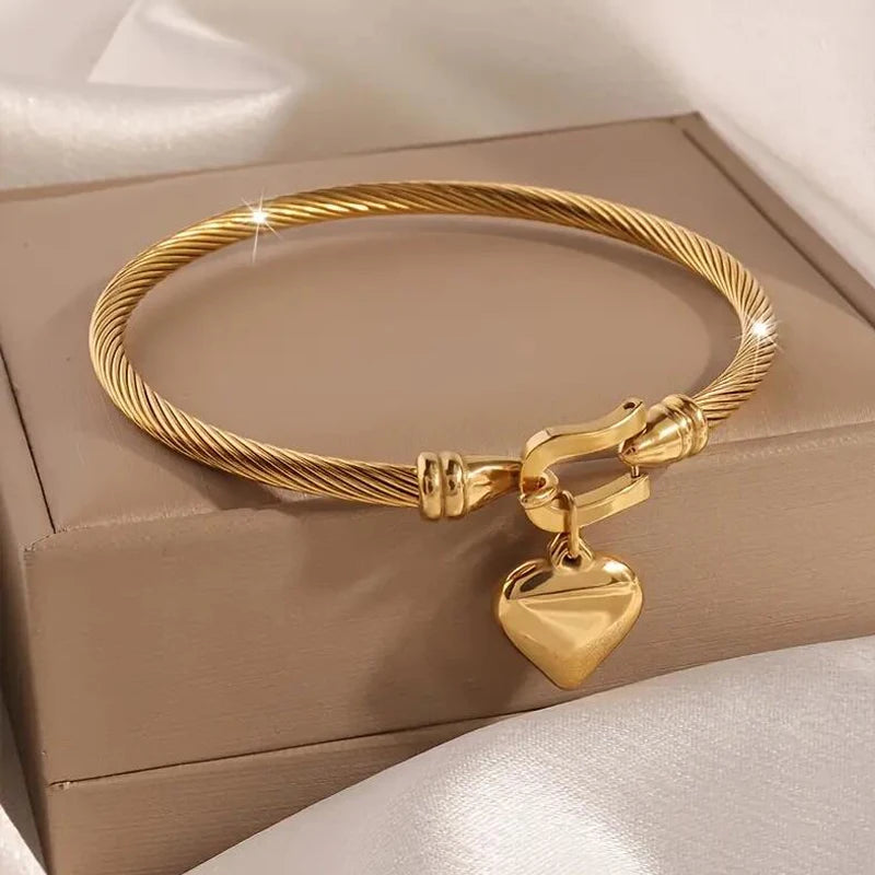 Pulseiras com pingente de coração