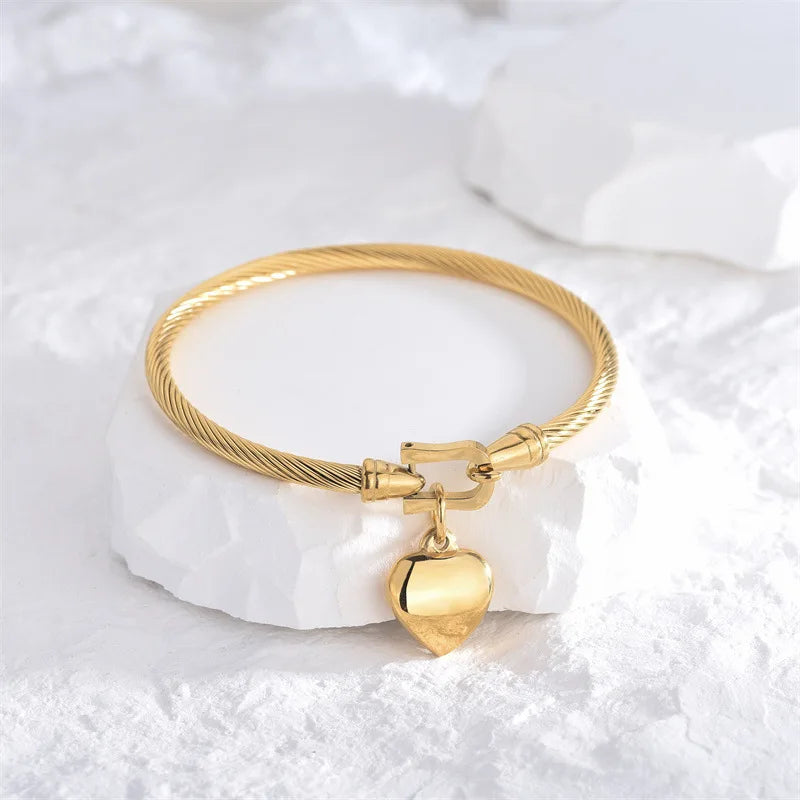 Pulseiras com pingente de coração