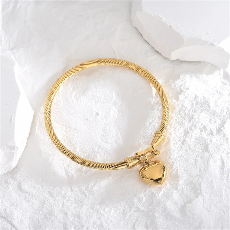 Pulseiras com pingente de coração