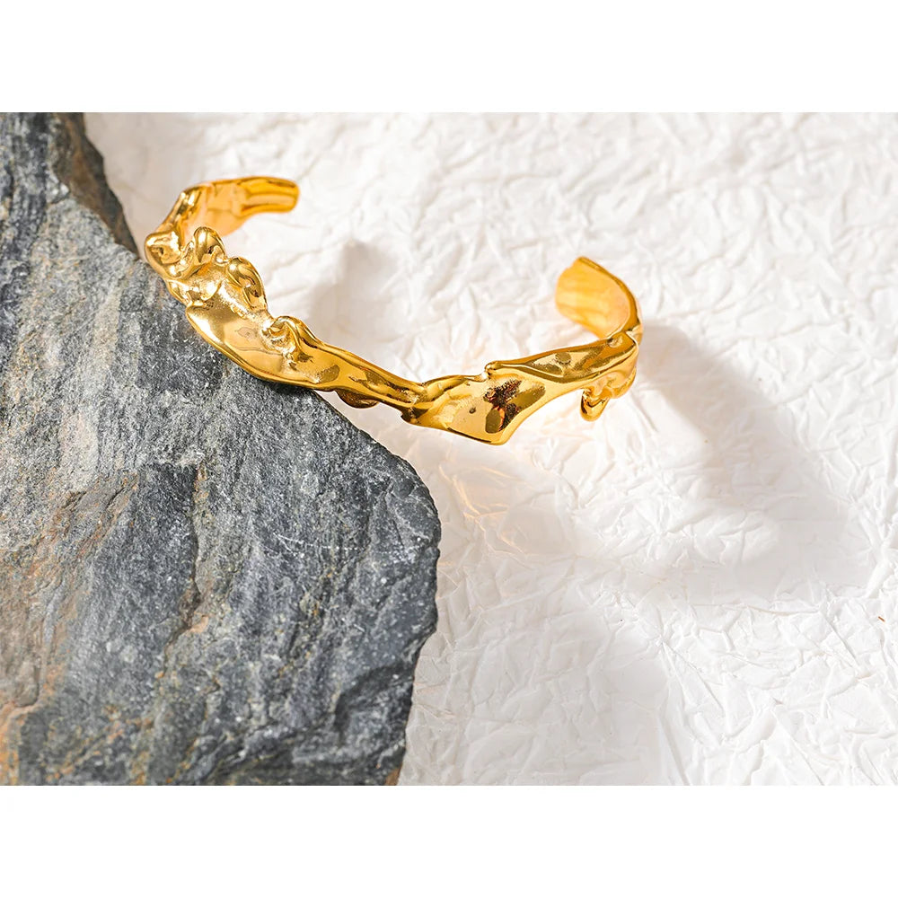 pulseira de punho aberto geométrico irregular, à prova d'água, 18k, cor dourada, textura de metal personalizada, joias