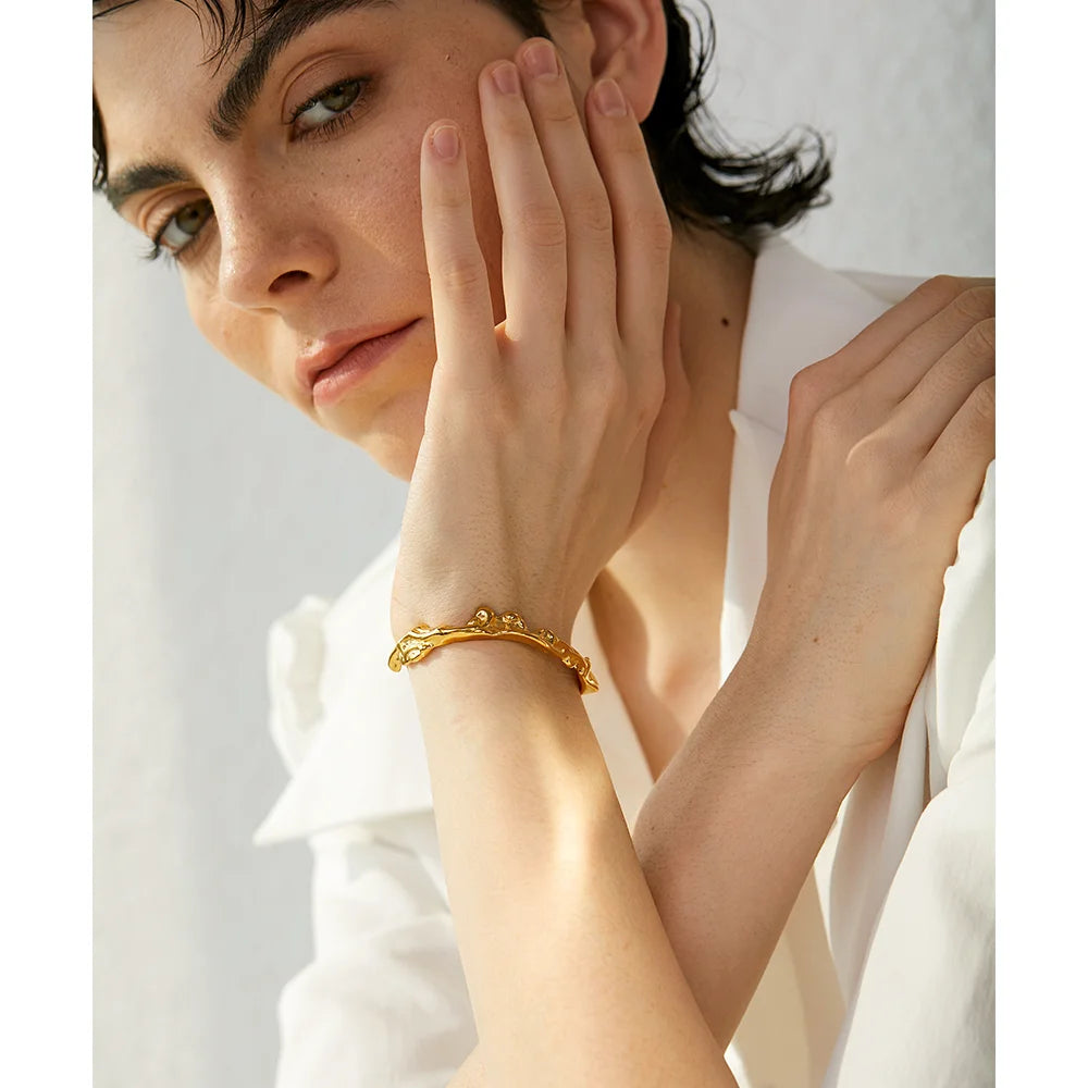 Pulseira de punho aberto geométrico irregular, à prova d'água, 18k, cor dourada, textura de metal personalizada, joias