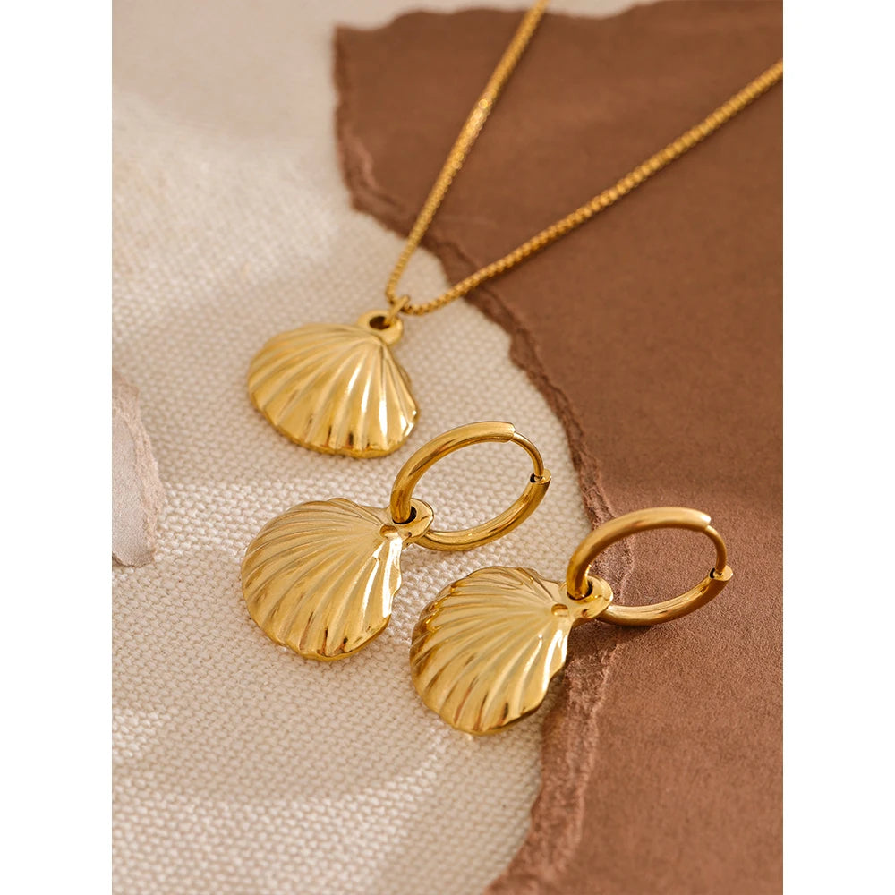 Conjunto de brincos e colar de concha de verão da moda em aço inoxidável cor dourada joias à prova d'água para mulheres