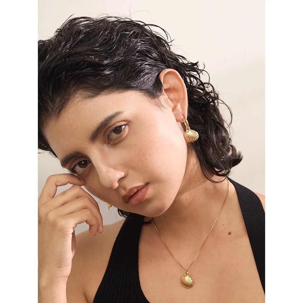 Yhpup Conjunto de brincos e colar de concha de verão da moda em aço inoxidável cor dourada joias à prova d'água para mulheres