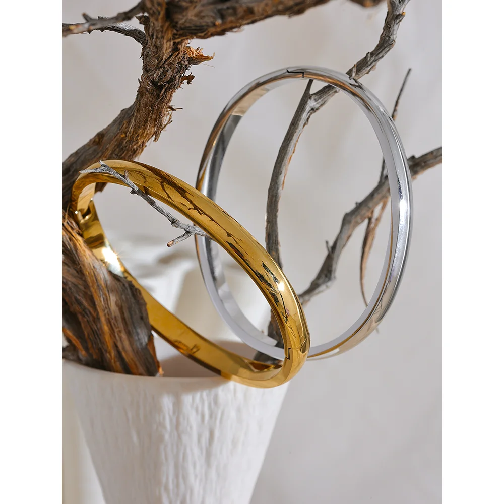 Pulseira minimalista dourada